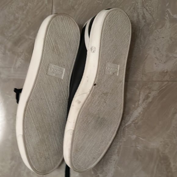 Gucci sneaker in original box hardly worn. Fits like a ten and half - Picture 4 of 4